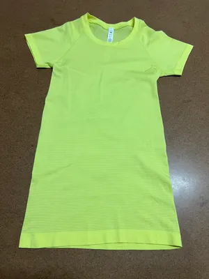 Lululemon Size 2 Short Sleeve Highlight Yellow Swiftly thumbnail 1
