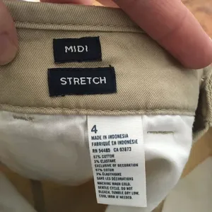 American Eagle tan flat front midi stretch size 4 shorts thumbnail 2