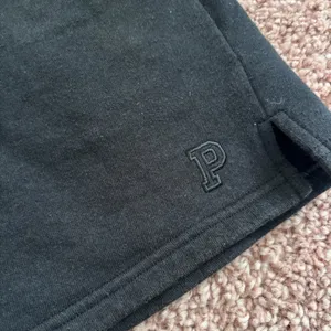 PINK Victoria's Secret High Waisted Fleece Skirt Black Mini Size Medium Beach EUC thumbnail 3