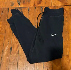 Nike sweatpants  thumbnail 1
