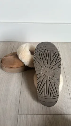 UGG Slippers Women’s thumbnail 6