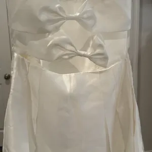 Lulu's Strapless White Wedding Gown thumbnail 4