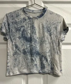 Lululemon White & Blue Tie Dye Train to Be Cropped Short Sleeve Top Size 8 VGUC thumbnail 1