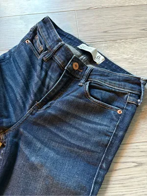 Abercrombie & Fitch mid rise straight jeans thumbnail 2