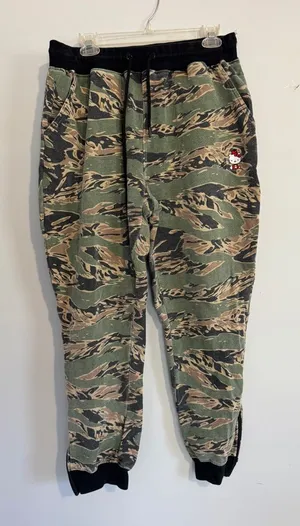 Hello Kitty X Staple Pigeon Camo Sweatpants- XL thumbnail 1