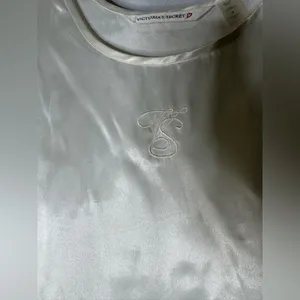 Vintage Made In‎ USA Victoria’s Secret White Satin Sleeveless Top VS Embroidered thumbnail 3