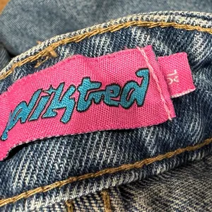Edikted Blue Wide-Leg Cargo Jeans thumbnail 9