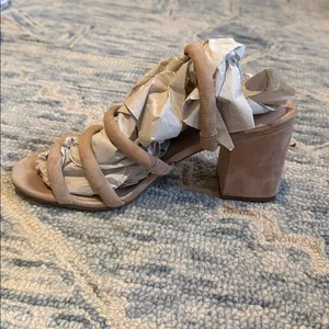 ALDO Women's Beautiful Classic Suede Slip On Block Tan Heel Sandals Size 9 thumbnail 2