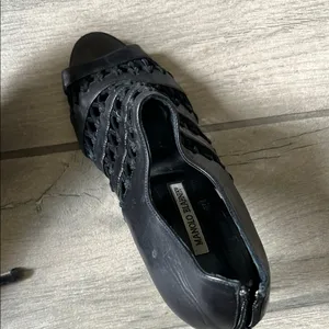 Manolo Blahnik Black Heels Sophisticated Style thumbnail 5
