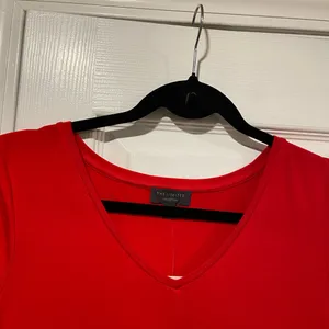 The Limited NWT Size L Red Short Sleeve V Neck Pleated Hem Flowy Tunic Stretch Top thumbnail 2
