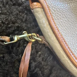 Vintage Dooney & Bourke Crossbody Bag Womens Medium Taupe Leather thumbnail 7