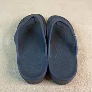 Crocs Women's Black Flip Flop Sandals Comfort Footwear Casual Summer beach Sz‎ 9 thumbnail 3
