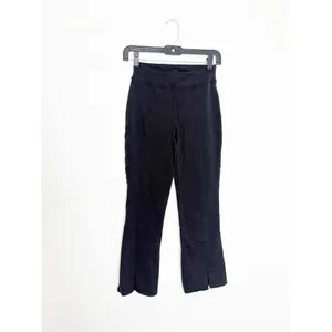 Alo Airbrush High-Waist Flutter Cropped Leggings Size XS Black Split Flare Hem thumbnail 3