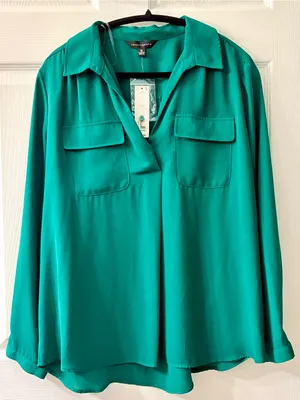 Investments Teal Green Buttonless V-Neck Blouse size M NWT thumbnail 1