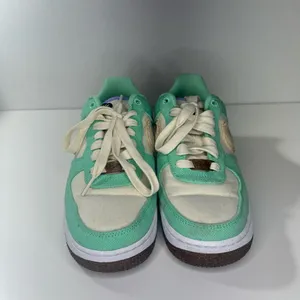 Nike WMNS Air Force 1 '07 LX Happy Pineapple thumbnail 2