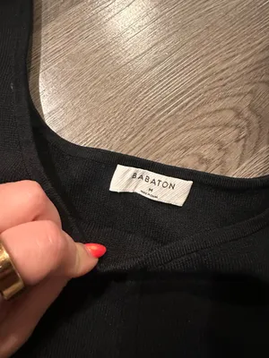 Aritzia Babaton Black Crop Top thumbnail 3