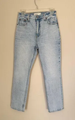 Abercrombie and Fitch Ultra High Rise 90s Straight Jean thumbnail 3