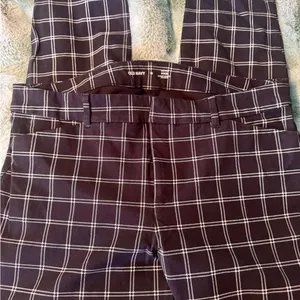 Old Navy - high waisted windowpane plaid pixie skinny ankle pants thumbnail 2