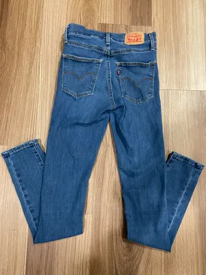Levi's Slimming Skinny Jeans thumbnail 2