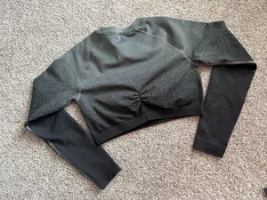 Gymshark Black and Dark Gray Ombre Seamless Crop Sweatshirt thumbnail 3