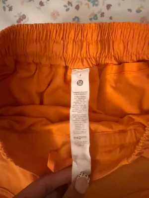 Lululemon Hotty Hot 2.5" orange shorts thumbnail 2