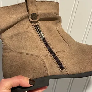Birkenstock Sarnia‎ Ankle Boots Women 39 L Tan Suede Slouchy Boho Zipper Shoes thumbnail 6