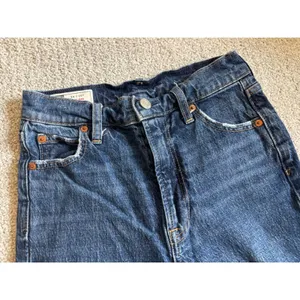 Gap Mom Jean High Rise Size 24/00R Dark Wash Blue Distressed Vintage Style thumbnail 4