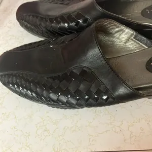 FINAL MARKDOWN Clarks Black Leather Slip-On Loafers 7 1/2 thumbnail 3
