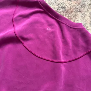 Lululemon Softstreme Gathered Tee T-Shirt Magenta Purple Size 8 W3FO6S thumbnail 5