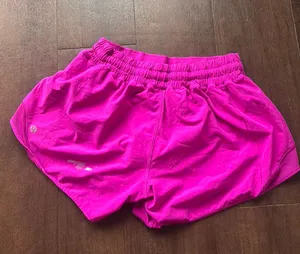 Lululemon Shorts Hot 2.5" Hot Low-Rise Lined thumbnail 3