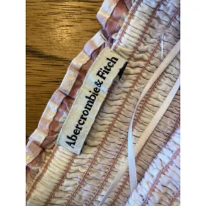Abercrombie & Fitch Women's Pink/White Gingham V-Neck Puff Sleeve Crop Top M thumbnail 2