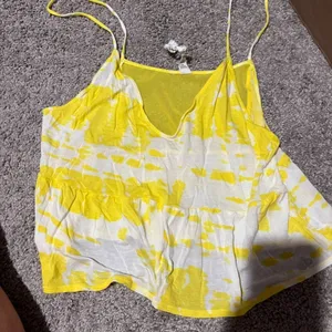 Alo Yoga yellow and white tank top M‎ thumbnail 3