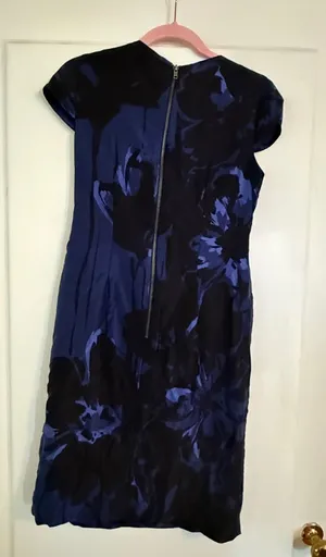 Taylor 100% Silk Floral‎ Sheath Dress Navy Blue Black Cap Sleeve Size 4 thumbnail 1