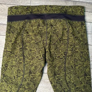 Lululemon Athletica Crop Pencil Lace Brave Olive Black / Black thumbnail 4