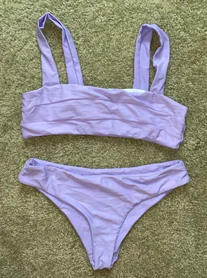 Bathingsuit thumbnail 1