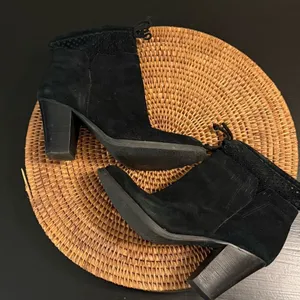 Crown Vintage Black Suede Ankle‎ Booties Size 7 thumbnail 11