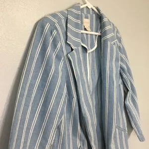 Chico’s • Women’s Blue Striped Blazer Size 1 thumbnail 4