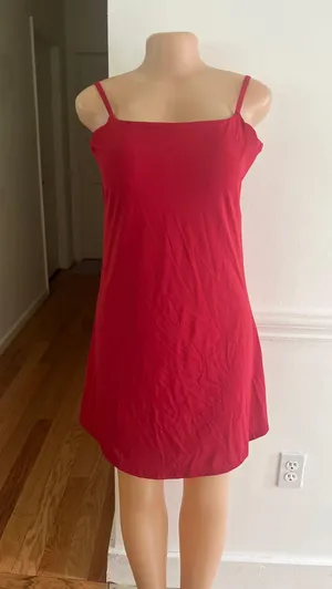 Halara Stylish red sleeveless dress with a simple design. Perfect for casual outings. thumbnail 4