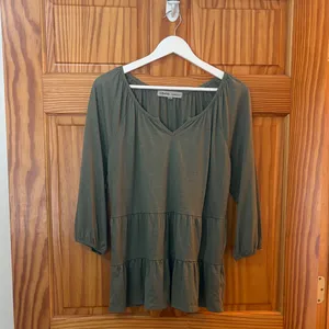 Francesca's Size Medium Hunter Green Peplum Blouse New Without Tags thumbnail 5