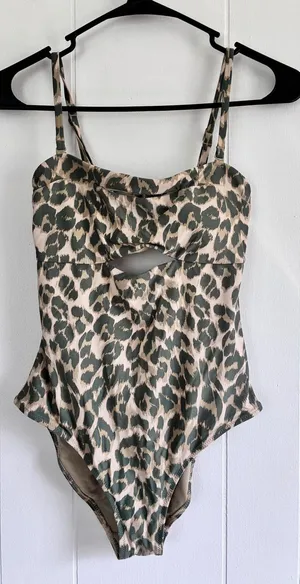 Aerie‎ Women XS Leopard Print Cutout One Piece Swimsuit Olive Green Open Back thumbnail 1