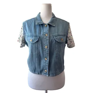 Vintage ‘80s Sasson Floral Cotton & Denim Button Front Short Sleeve Crop Top thumbnail 5
