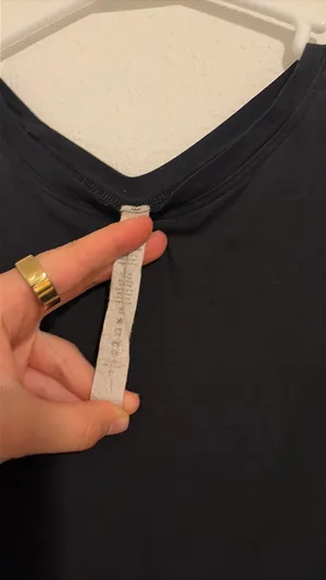 Lululemon T-Shirt thumbnail 3