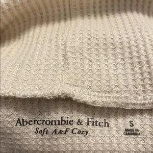 Abercrombie & Fitch A&F Relaxed Waffle Knit L/S Turtleneck Cream Top Cream SMALL thumbnail 2