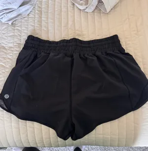 Lululemon Shorts Hot Hot thumbnail 2