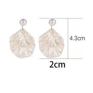 Pearl Shell Earrings White thumbnail 5