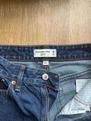 Abercrombie Curve Love High-Rise Loose Jeans thumbnail 2