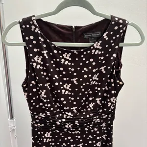 Jessica Howard Brown and White Polka Dot Sleeveless Ruched Midi Dress thumbnail 3