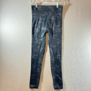 866 | Spanx Look at Me Now Seamless Camo Leggings‎ Black Women Medium thumbnail 2