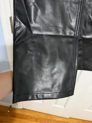 Abercrombie & fitch the 90’s relaxed high rise faux leather pants size 30 10 thumbnail 4