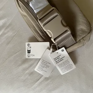Lululemon Everywhere Belt Bag thumbnail 3